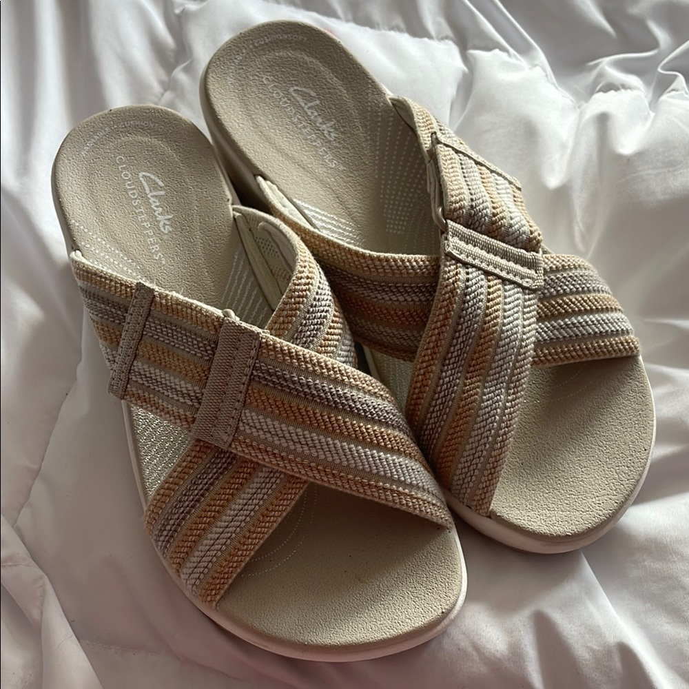 Clarks Cream Sandals with Comfortable Contoured Sole
